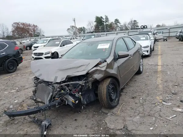 5YFBURHE8JP809254 2018 TOYOTA COROLLA - Image 2