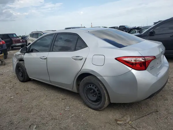 5YFBURHE8JP809352 2018 TOYOTA COROLLA - Image 2