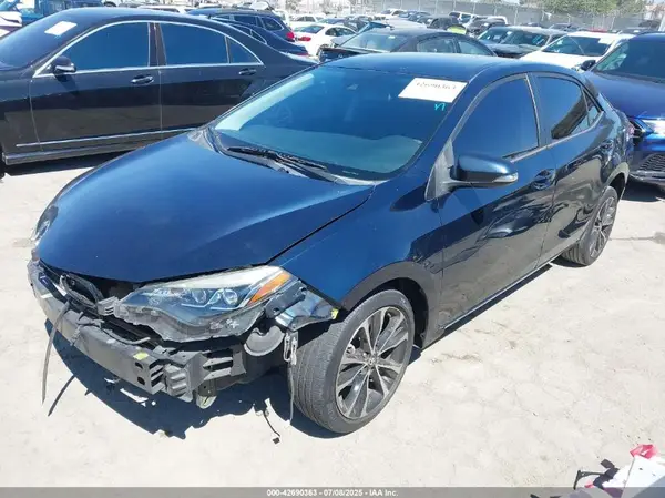 5YFBURHE8JP809593 2018 TOYOTA COROLLA - Image 2