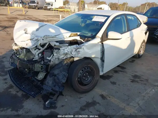 5YFBURHE8JP810436 2018 TOYOTA COROLLA - Image 2