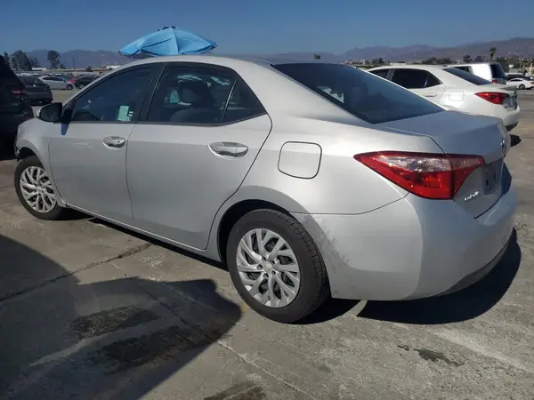 5YFBURHE8JP811439 2018 TOYOTA COROLLA - Image 2