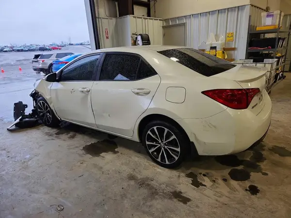 5YFBURHE8JP811523 2018 TOYOTA COROLLA - Image 2