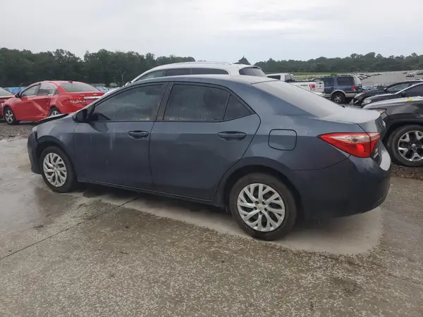 5YFBURHE8JP811778 2018 TOYOTA COROLLA - Image 2