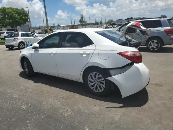 5YFBURHE8JP811957 2018 TOYOTA COROLLA - Image 2