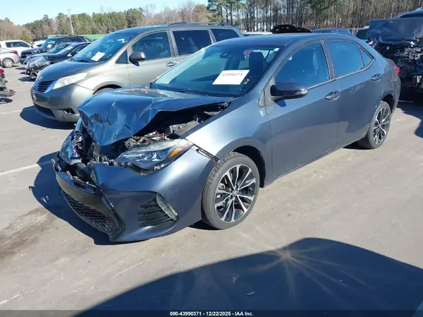 5YFBURHE8JP813059 2018 TOYOTA COROLLA - Image 2