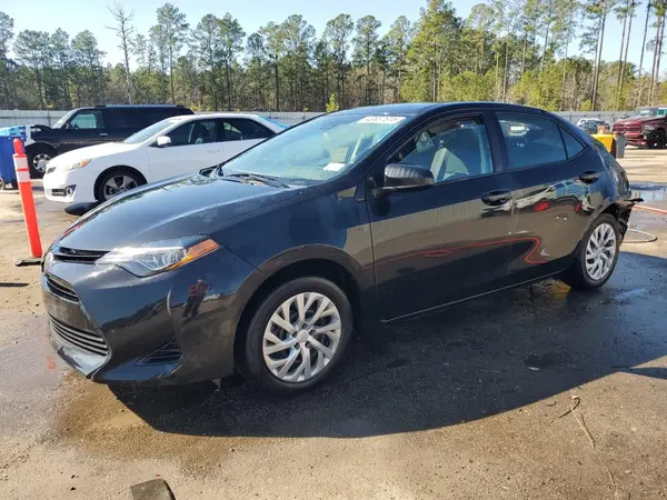 5YFBURHE8JP813370 2018 TOYOTA COROLLA - Image 1