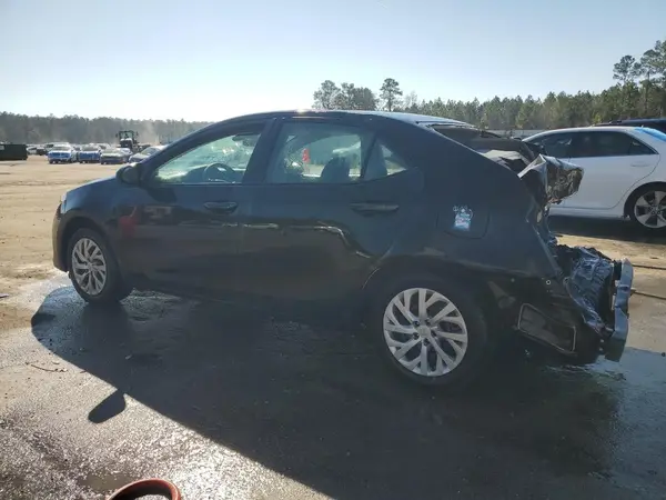 5YFBURHE8JP813370 2018 TOYOTA COROLLA - Image 2