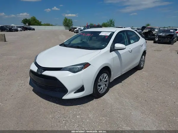 5YFBURHE8JP813515 2018 TOYOTA COROLLA - Image 2