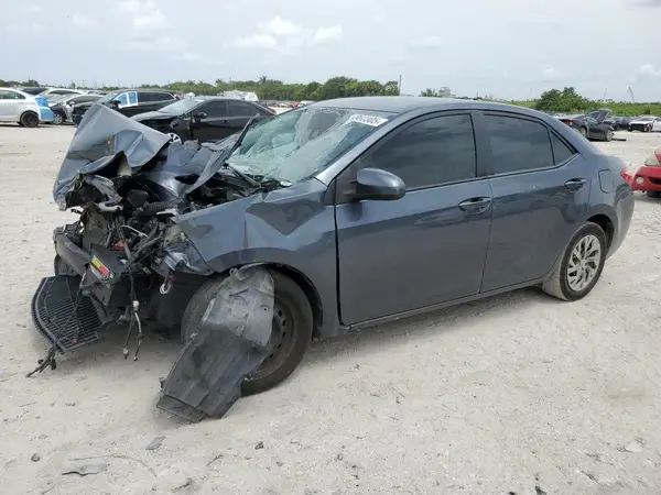 5YFBURHE8JP814924 2018 TOYOTA COROLLA - Image 1