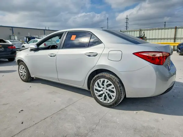 5YFBURHE8JP815331 2018 TOYOTA COROLLA - Image 2