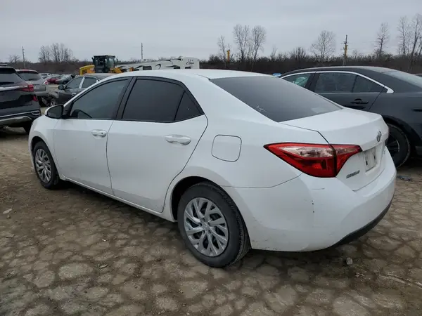 5YFBURHE8JP816964 2018 TOYOTA COROLLA - Image 2