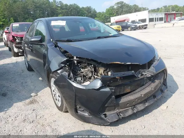 5YFBURHE8JP817144 2018 TOYOTA COROLLA - Image 1