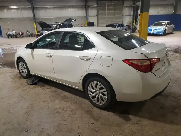 5YFBURHE8JP817659 2018 TOYOTA COROLLA - Image 2