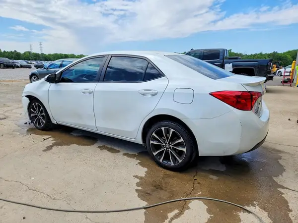 5YFBURHE8JP817922 2018 TOYOTA COROLLA - Image 2
