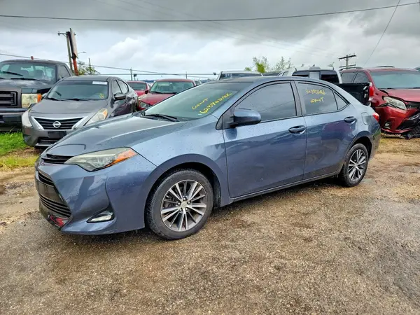 5YFBURHE8JP819749 2018 TOYOTA COROLLA - Image 1