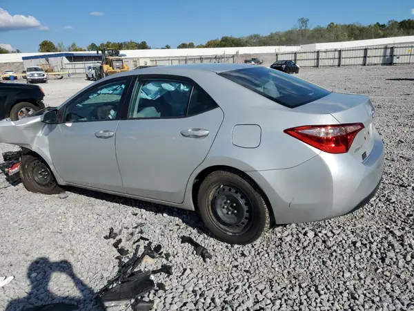 5YFBURHE8JP820352 2018 TOYOTA COROLLA - Image 2