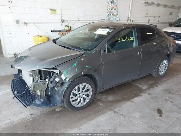 5YFBURHE8JP820478 2018 TOYOTA COROLLA - Image 2