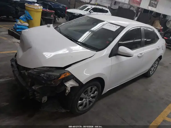 5YFBURHE8JP821923 2018 TOYOTA COROLLA - Image 2