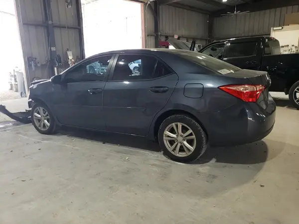 5YFBURHE8JP822425 2018 TOYOTA COROLLA - Image 2