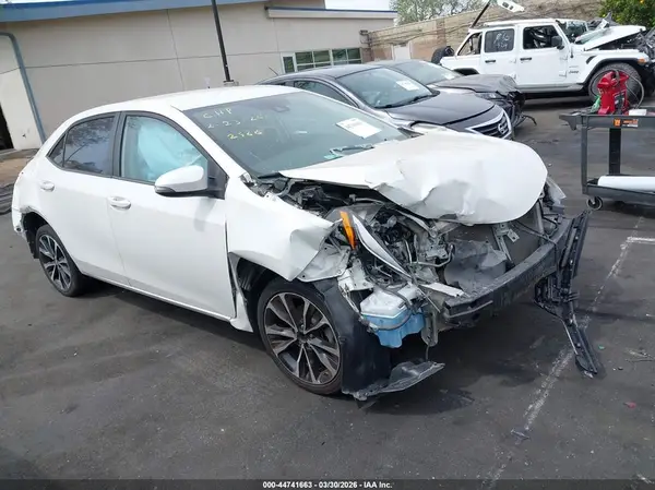 5YFBURHE8JP822568 2018 TOYOTA COROLLA - Image 1
