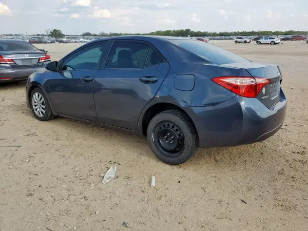 5YFBURHE8JP823722 2018 TOYOTA COROLLA - Image 2