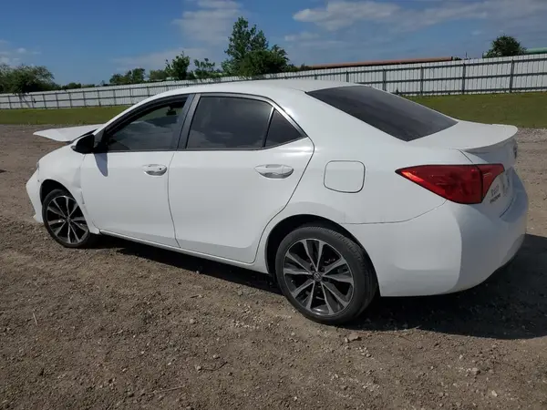 5YFBURHE8JP823977 2018 TOYOTA COROLLA - Image 2