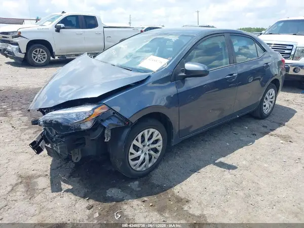 5YFBURHE8JP824160 2018 TOYOTA COROLLA - Image 2