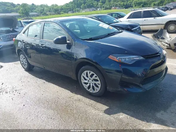 5YFBURHE8JP824336 2018 TOYOTA COROLLA - Image 1