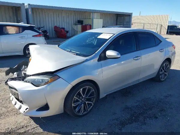 5YFBURHE8JP824398 2018 TOYOTA COROLLA - Image 2