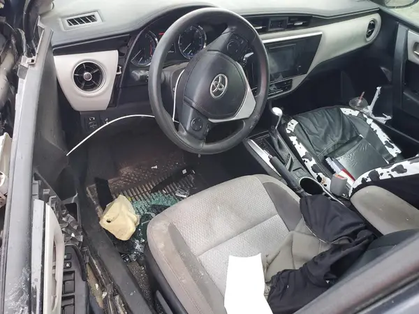 5YFBURHE8JP824658 2018 TOYOTA COROLLA - Image 8