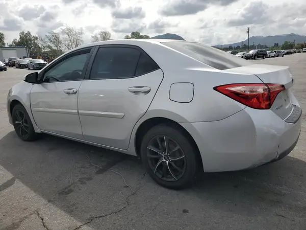 5YFBURHE8JP824935 2018 TOYOTA COROLLA - Image 2