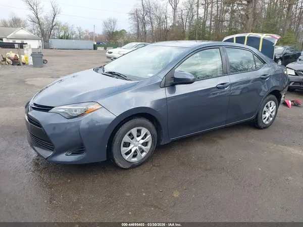 5YFBURHE8JP826345 2018 TOYOTA COROLLA - Image 2