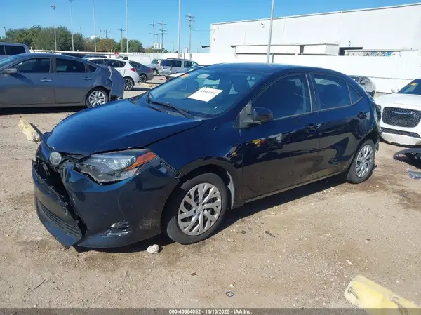 5YFBURHE8JP826801 2018 TOYOTA COROLLA - Image 2