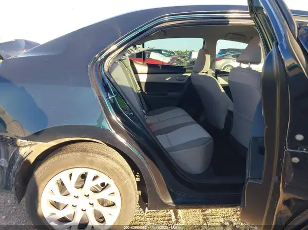 5YFBURHE8JP826801 2018 TOYOTA COROLLA - Image 8
