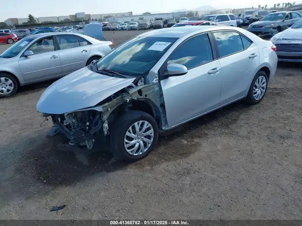 5YFBURHE8JP827589 2018 TOYOTA COROLLA - Image 2
