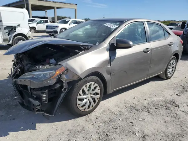 5YFBURHE8JP827754 2018 TOYOTA COROLLA - Image 1