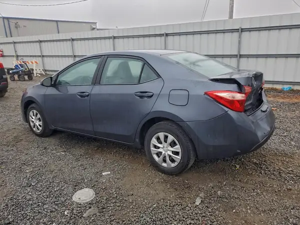 5YFBURHE8JP829407 2018 TOYOTA COROLLA - Image 2