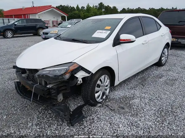 5YFBURHE8JP829553 2018 TOYOTA COROLLA - Image 2