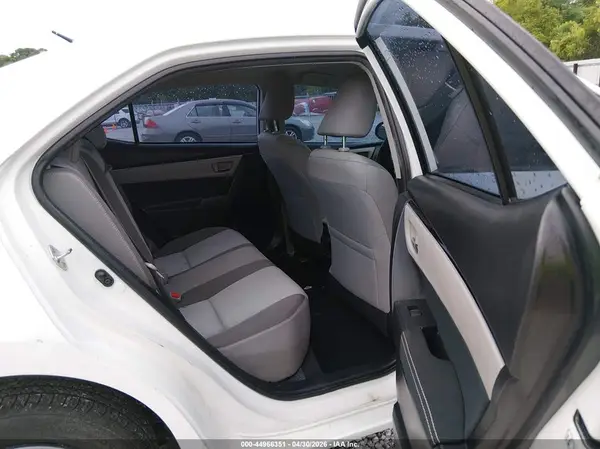 5YFBURHE8JP829553 2018 TOYOTA COROLLA - Image 8