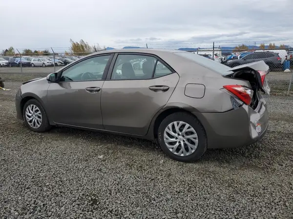5YFBURHE8JP829651 2018 TOYOTA COROLLA - Image 2