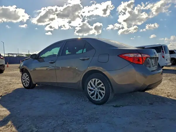 5YFBURHE8JP829830 2018 TOYOTA COROLLA - Image 2