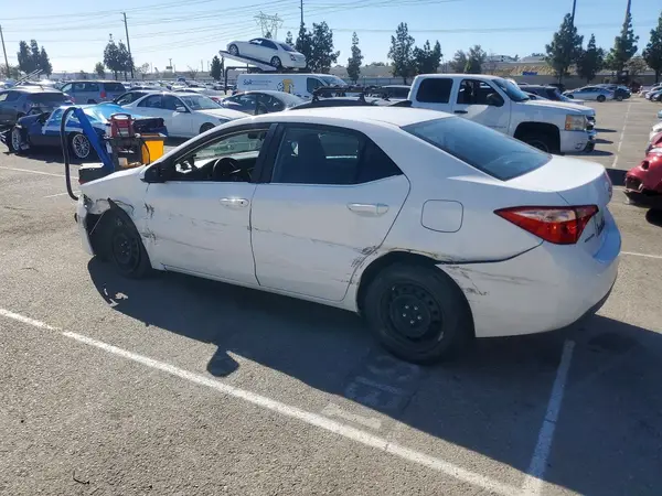 5YFBURHE8JP830475 2018 TOYOTA COROLLA - Image 2
