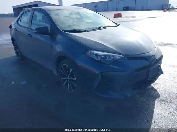 5YFBURHE8JP832372 2018 TOYOTA COROLLA - Image 1