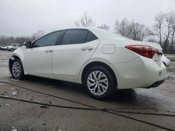 5YFBURHE8JP834302 2018 TOYOTA COROLLA - Image 2