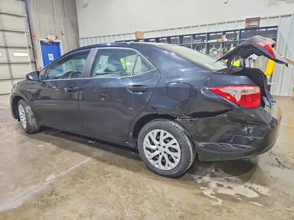5YFBURHE8JP835448 2018 TOYOTA COROLLA - Image 2