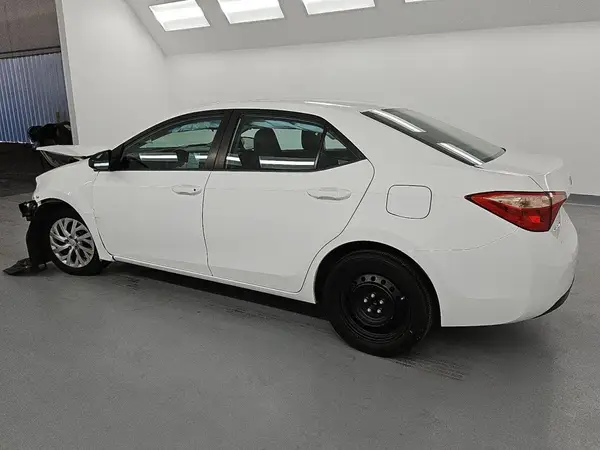 5YFBURHE8JP836082 2018 TOYOTA COROLLA - Image 2
