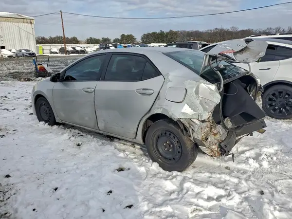5YFBURHE8JP837488 2018 TOYOTA COROLLA - Image 2