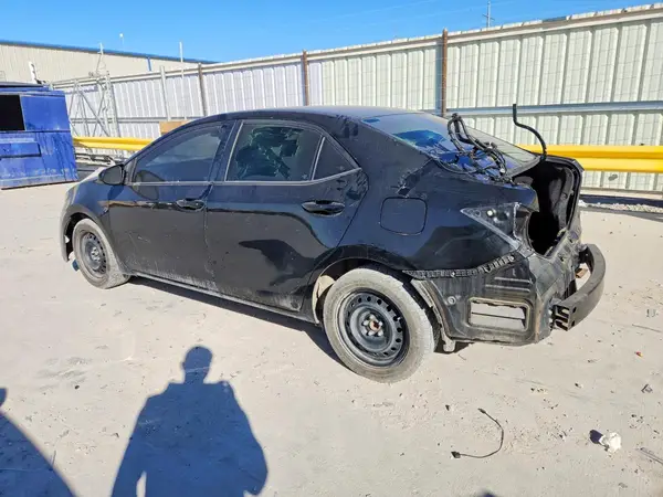 5YFBURHE8JP838270 2018 TOYOTA COROLLA - Image 2