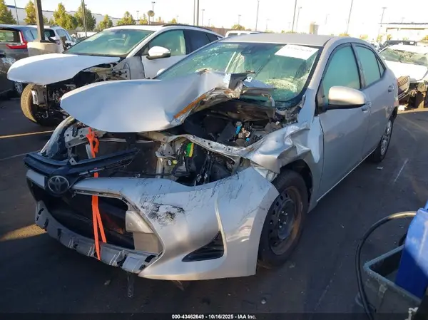 5YFBURHE8JP838284 2018 TOYOTA COROLLA - Image 2
