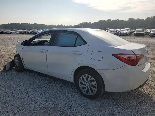 5YFBURHE8JP840973 2018 TOYOTA COROLLA - Image 2